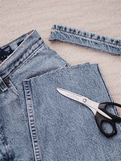 Выразительные образы в модели Distressed Jeans