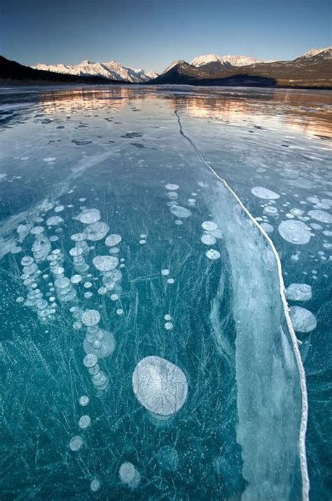 Замерзшая вода имеет характерные формы