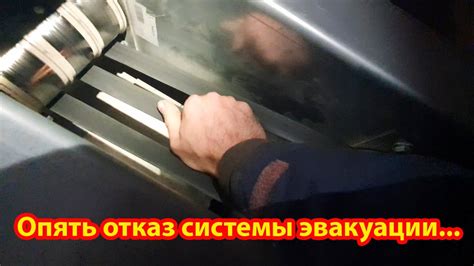 Застревание экрана из-за механических повреждений