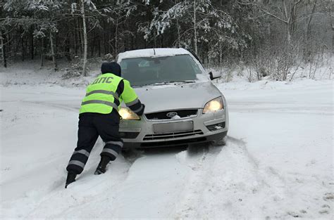 Избегаем резких движений и сильного нажатия на руль