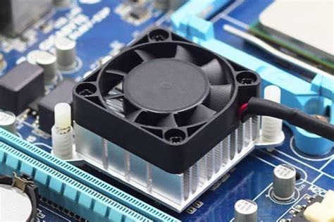 Как подключить устройства к разъему PCIE PWR1