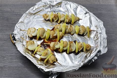 Куриные шашлычки из филе бедра с луком и перцем