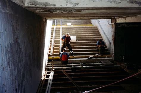 Особенности эмульгирования краски на осветленных волосах