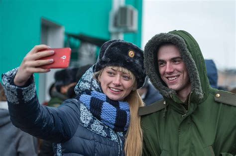 Поддерживать связь с близкими