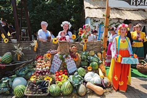 Праздник в разных городах и странах