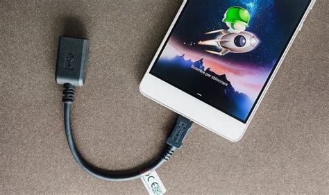 Процесс подключения мобильного устройства к flashtool через USB-кабель