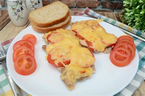 Теплый сэндвич с филе бедра курицы и сыром