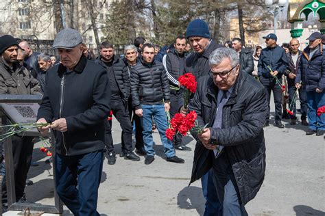 Траурная церемония в память жертв аварии на площади